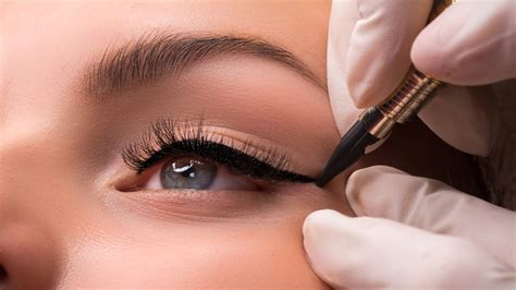 The Science behind Black Magic Eyeliner: How it Stays Put and Enhances Your Eyes
